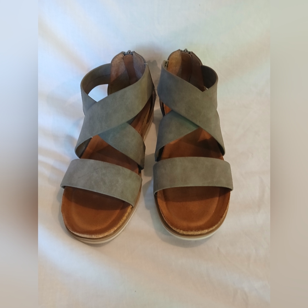 Eurosoft by Sofft Women's Brown Sandals - Picture 6 of 6